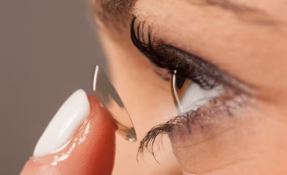 Makeup Guide For Contact Lens Wearers