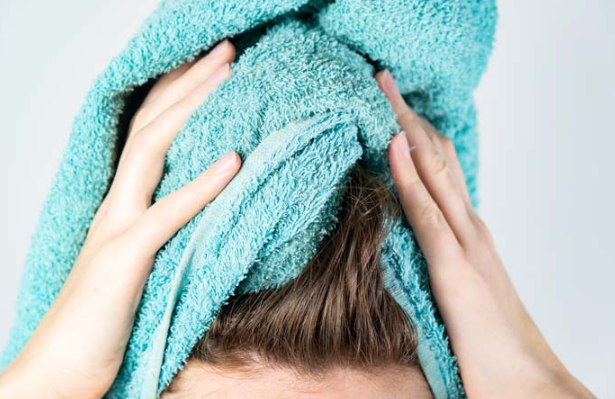 How To Towel Dry Your Hair And Keep It Beautiful 